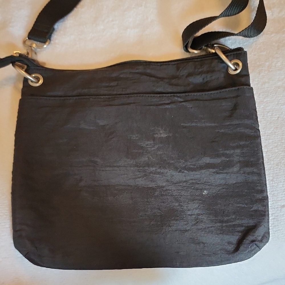 Baggallini Black Crossbody Bag with Timeless Design - Picture 8 of 13